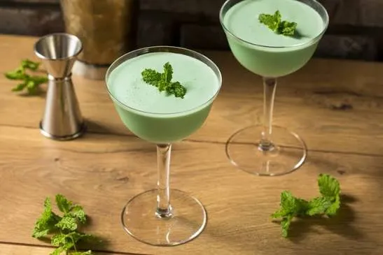 Clear, Cloudy, Fizzy: Coloring Drinks Without Synthetic Dyes